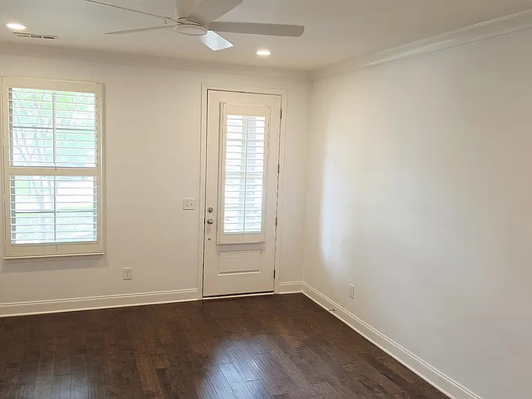 1623 Hampshire Pl — Photo 4