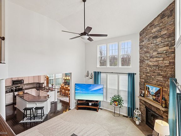 3rd image of 817 Hilliary Ln