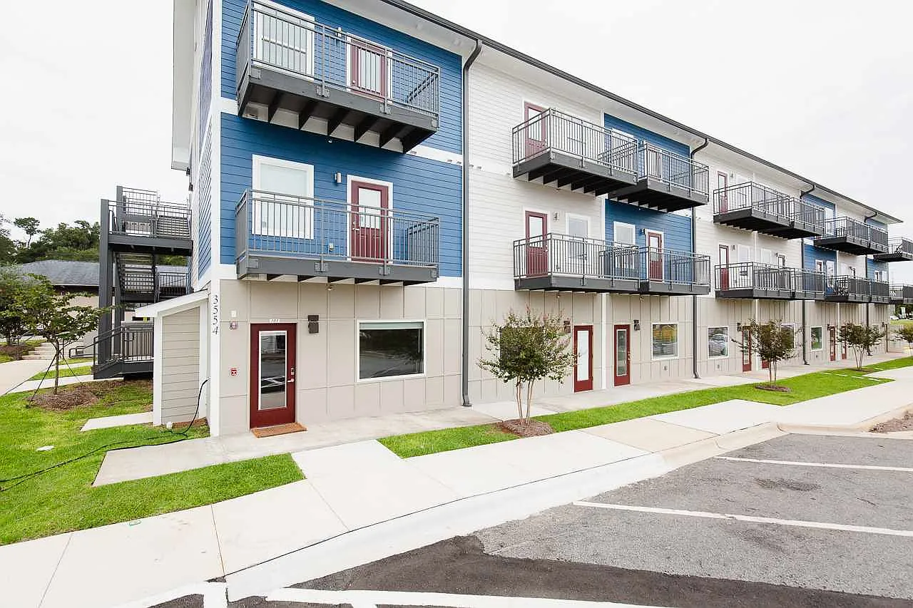 2 bed, 2.0 bath, 750 sqft, $1,395 — Photo 1