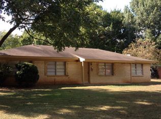 305 Ludolph St, Palestine, TX 75803