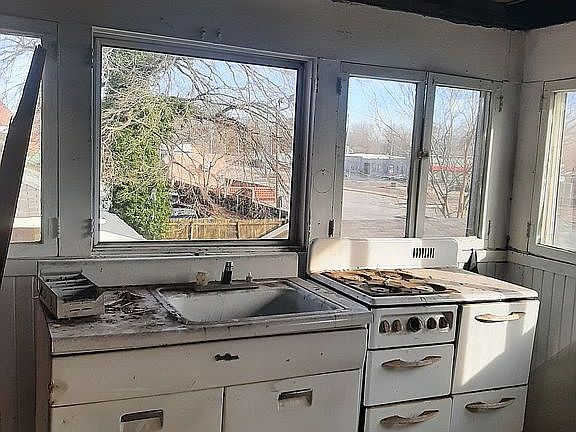 5th image of 444 E College St
