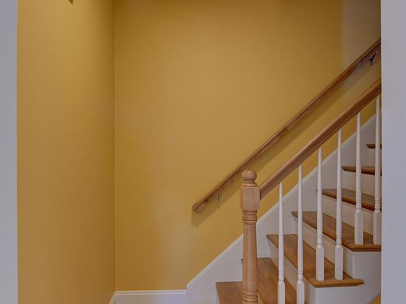 4th image of 7 Roselin Ave #3