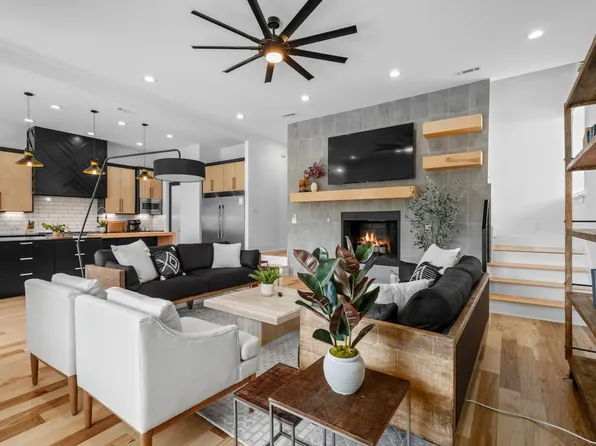 (undisclosed Address), Bentonville, AR 72712