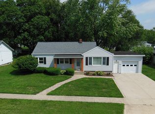 385 E Lincoln St, Sycamore, IL 60178
