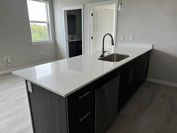 4th image of 532 N 44th St APT 204