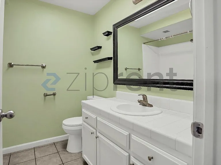 2437 N Tracy Ave — Photo 17