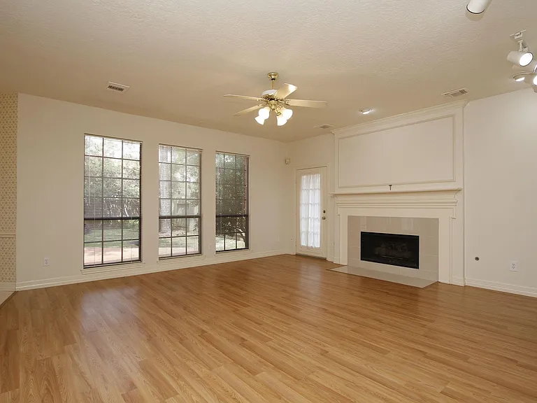 13618 Shadow Falls Ct — Photo 12