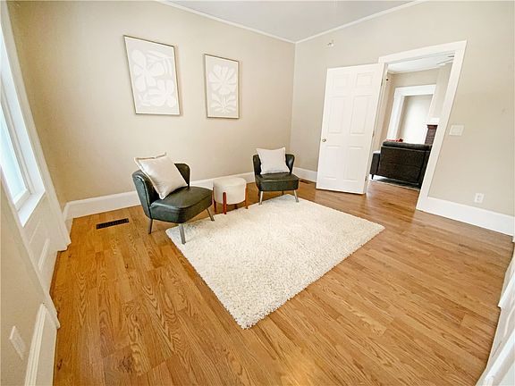 5th image of 417 N Aurora St