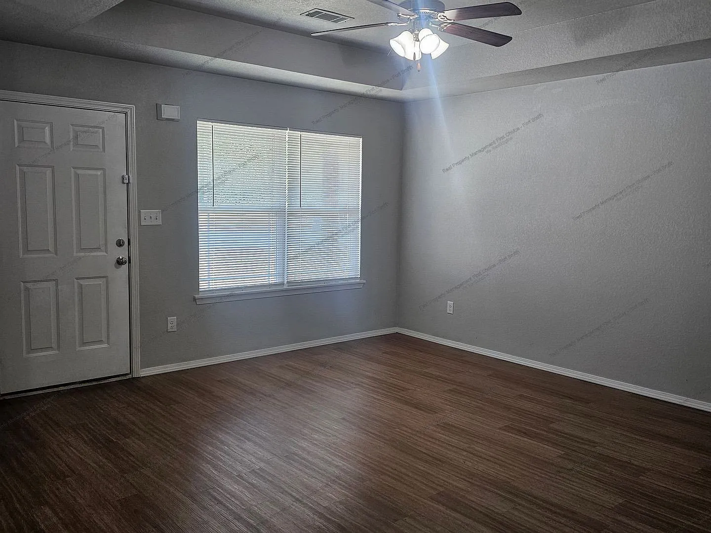 3 bed, 2.0 bath, 1400 sqft, $1,400 — Photo 4