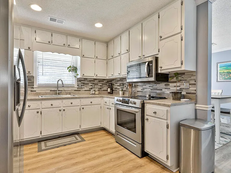 110 Hampton Woods Dr — Photo 37
