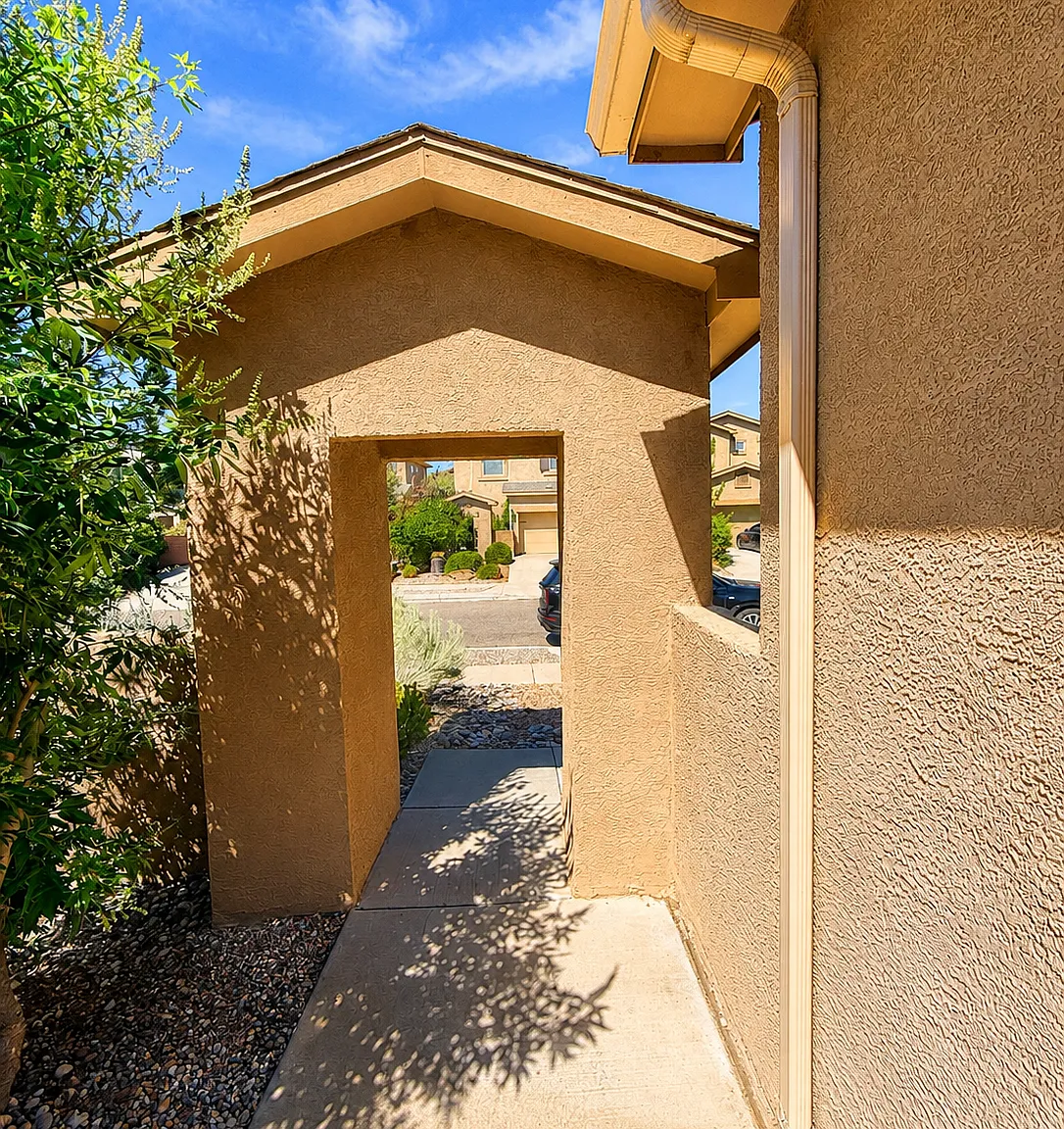 3 bed, 2.5 bath, 1690 sqft, $2,450 — Photo 3