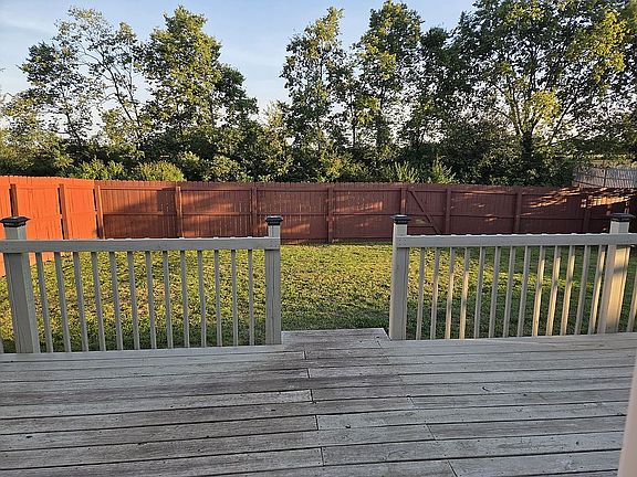 4th image of 638 Angelica Ln