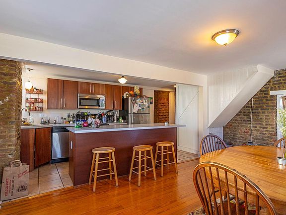 2nd image of 2902 E Clay St #1