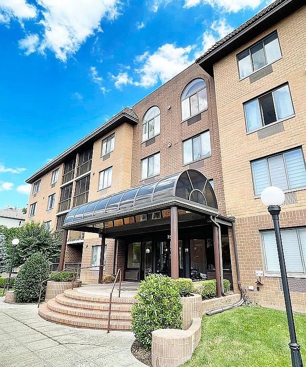 1st image of 75 Essex Dr APT 4B