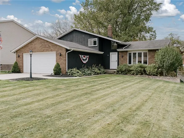 5870 N Crossview Rd, Seven Hills, OH 44131