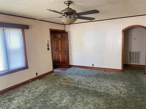 3rd image of 775 Glenwood Dr