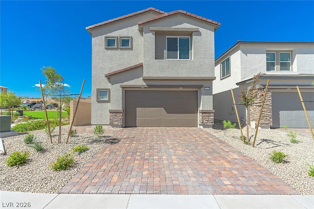 4 bed, 2.5 bath, 2588 sqft, $2,700 — Photo 1