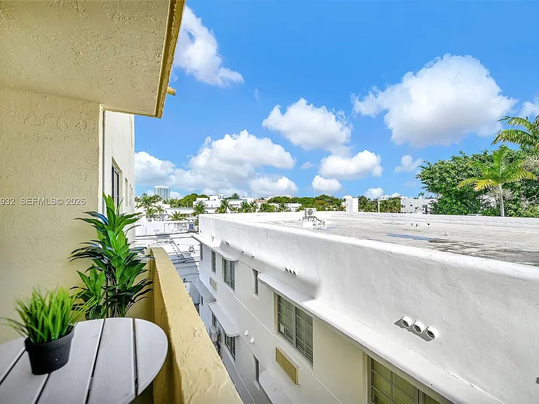 1334 Collins Ave #403 — Photo 23