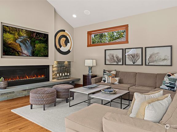 4th image of 515 254th Avenue NE