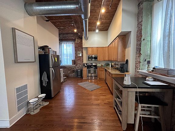 4th image of 21 E Columbia Ave #111