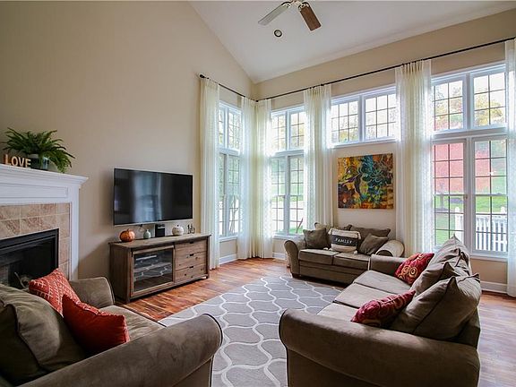4th image of 48 Woodworth St