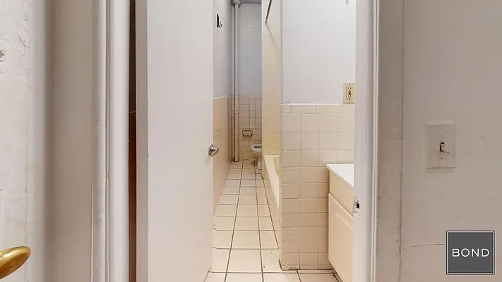 Rented by Bond New York | media 17