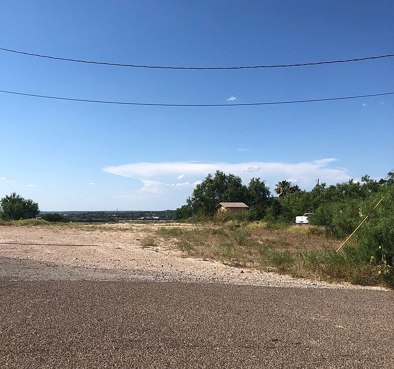 2nd image of 1887 Hilltop Cir