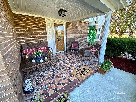 3rd image of 44 Summerwood Dr
