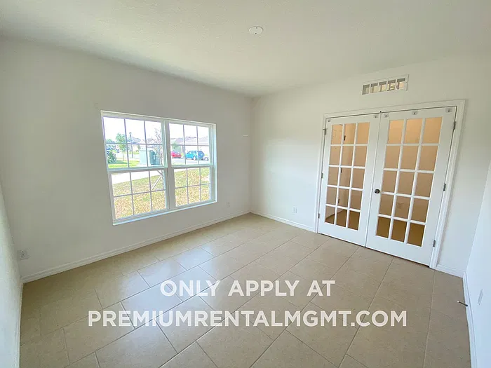5 bed, 3.5 bath, 2737 sqft, $2,585 — Photo 2