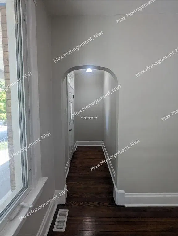 1431 Roberts Ave — Photo 2