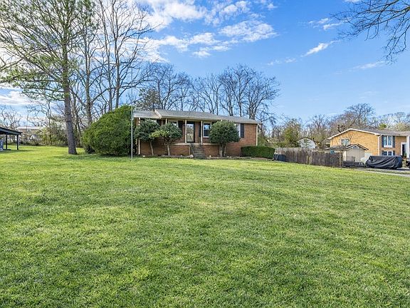 4th image of 107 Lynn Dr