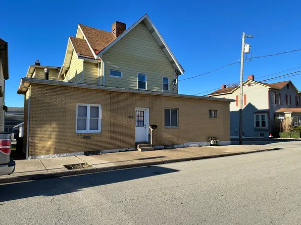 342 Thompson St APT 1, Latrobe, PA 15650