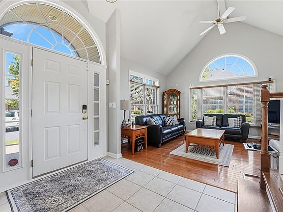 5th image of 702 Appleridge Ct
