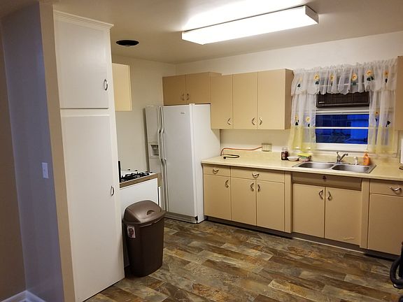 3rd image of 406 N 15th St E