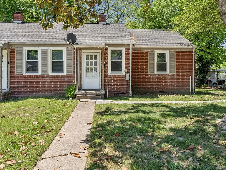 2025 Sherwood Rd — Photo 1