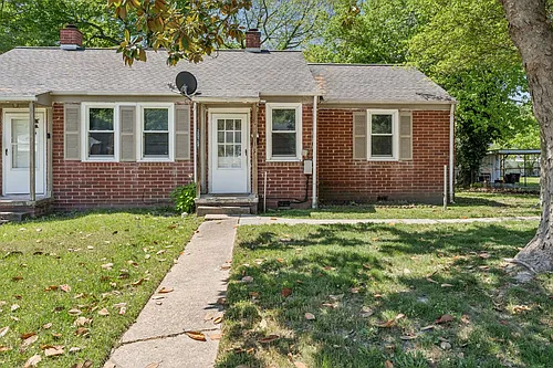 2025 Sherwood Rd Photo 1