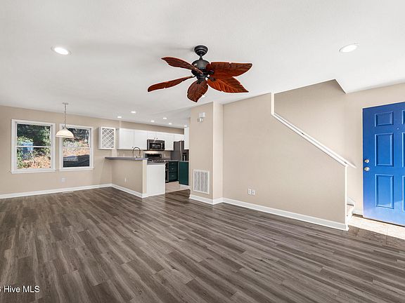 4th image of 416 Colington Drive