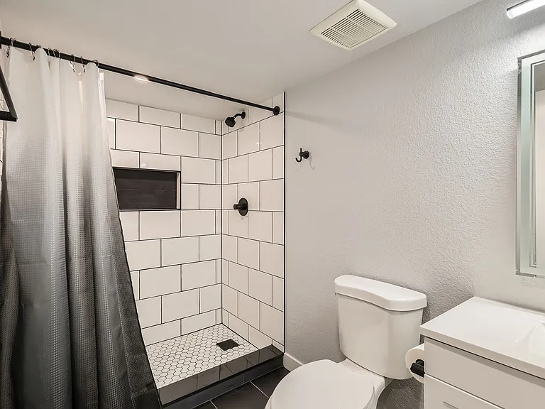 12125 Helena St — Photo 32