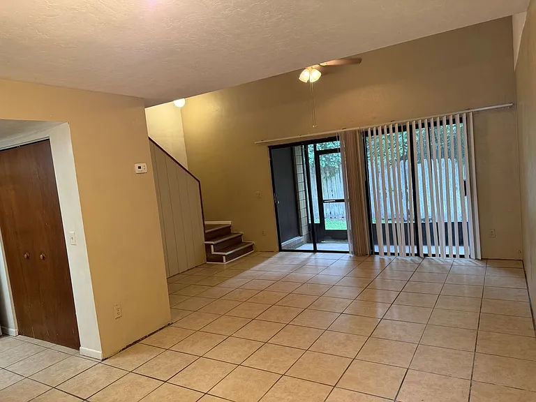 4304 SW 70th Ter #B — Photo 15