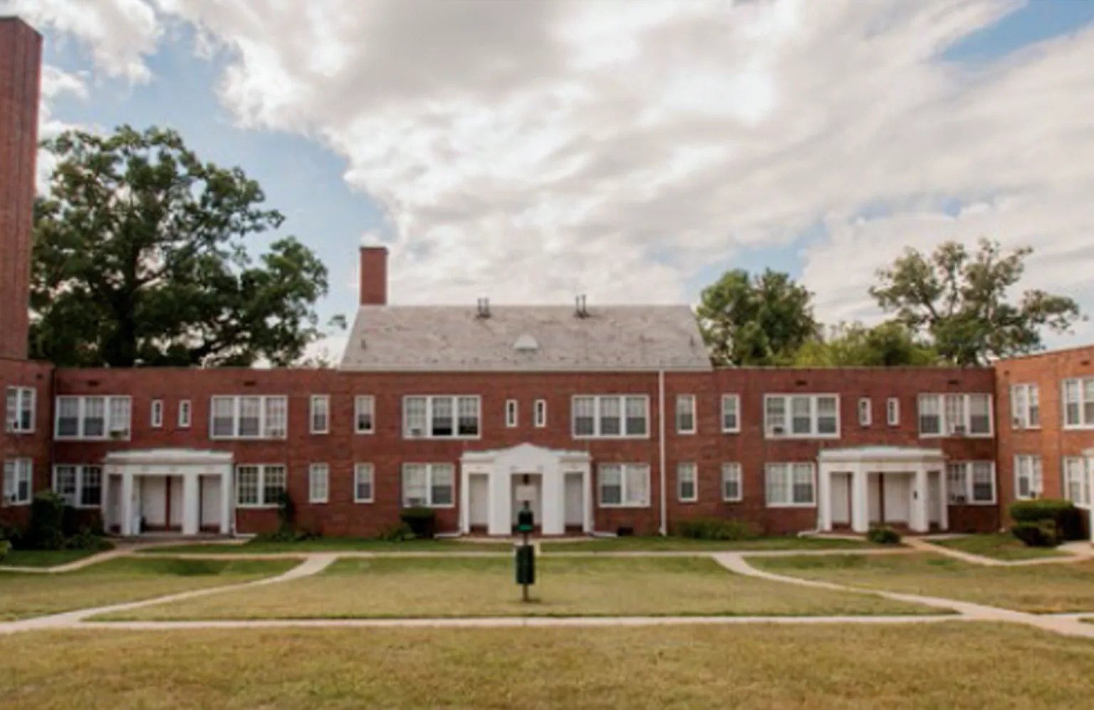 Oaklee Village Apartments — Photo 3
