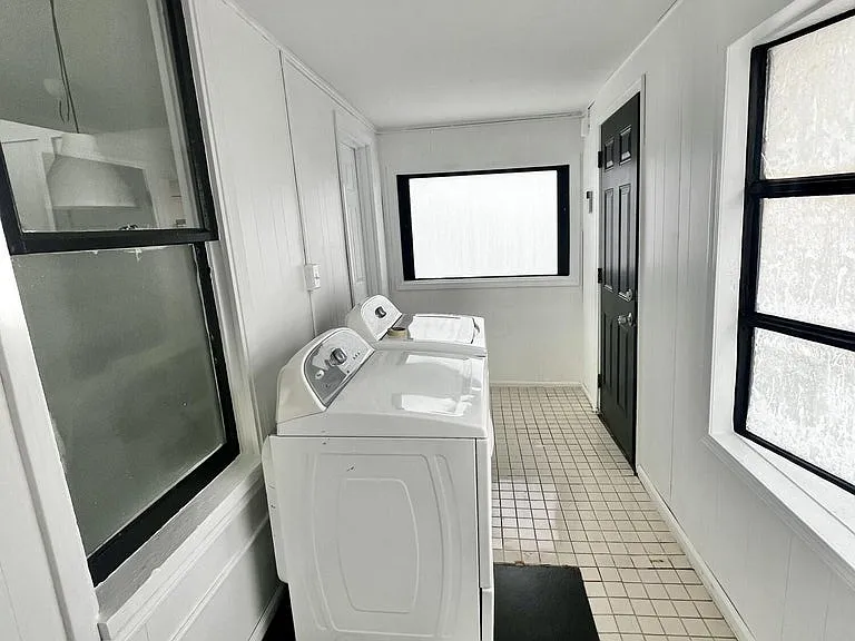295 E Whittier St — Photo 10