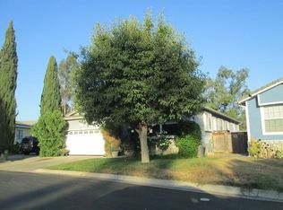 2360 Mapleleaf Dr, Vista, CA 92081