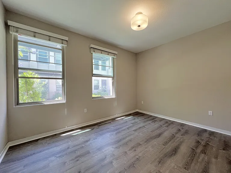 1060 Goldenstar Pl — Photo 4