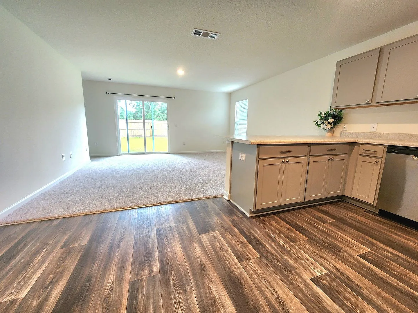 Stunning 4/2 in the Heart of Pensacola — Photo 3