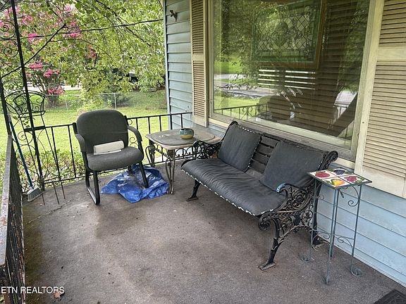 5th image of 2119 Maple Dr