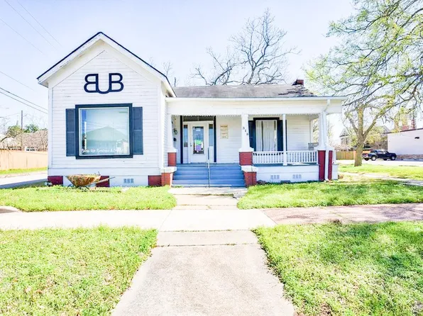 318 E Washington Ave, Navasota, TX 77868