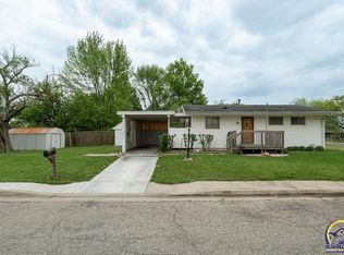 7122 SW Lario Ln, Topeka, KS 66619