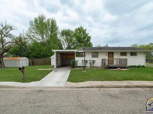 7122 SW Lario Ln, Topeka, KS 66619