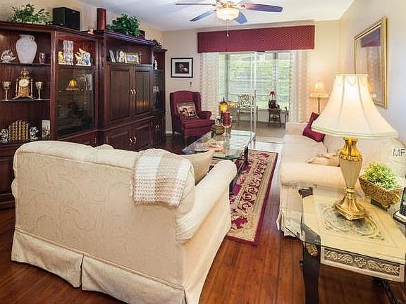 4th image of 1694 Macdonnell Ct