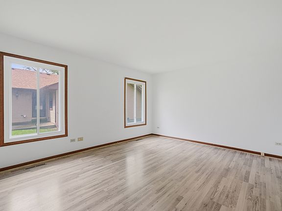 3rd image of 152 Dunbar Ln #B